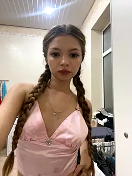  Siennaaa  online show from 10-10-25, 09:25