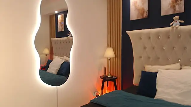 Snapshot of GloryShine chatting on 02-22-26, 12:47 GloryShine online show from 02-22-26, 12:47