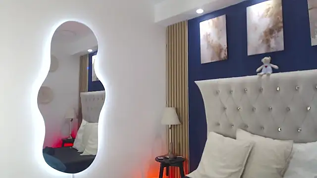 Snapshot of GloryShine chatting on 02-25-26, 12:26 GloryShine online show from 02-25-26, 12:26