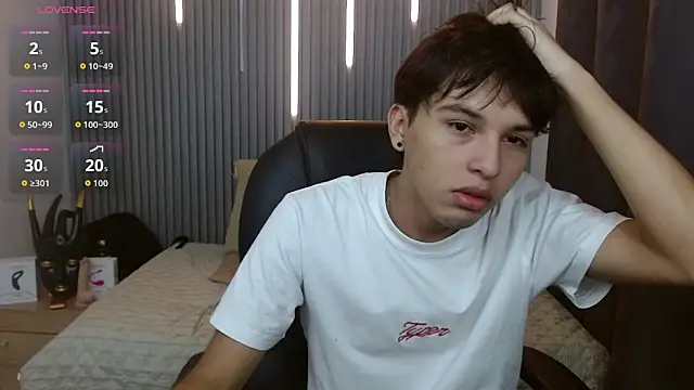 StiwenTwink online show from 06-18-26, 01:48