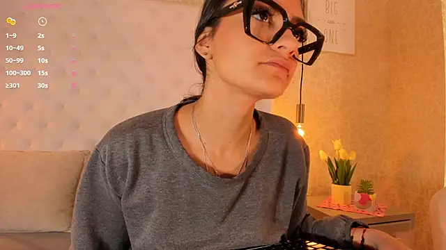 abriana quintana online show from 10-20-25, 12:27