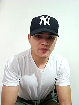 Snapshot of Sasu88_2 chatting on 10-13-25, 05:57 Sasu88 2 online show from 10-13-25, 05:57