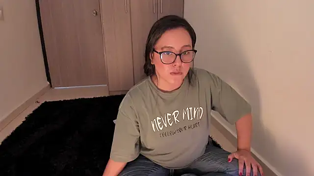 Snapshot of Venus_cat_ chatting on 10-04-25, 08:40 Venus cat online show from 10-04-25, 08:40