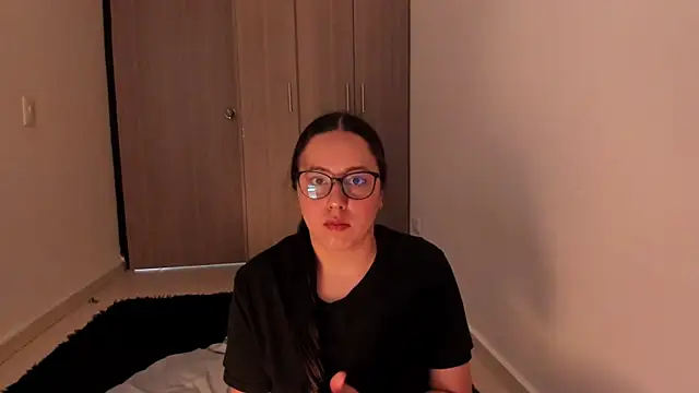 Snapshot of Venus_cat_ chatting on 10-06-25, 07:33 Venus cat online show from 10-06-25, 07:33