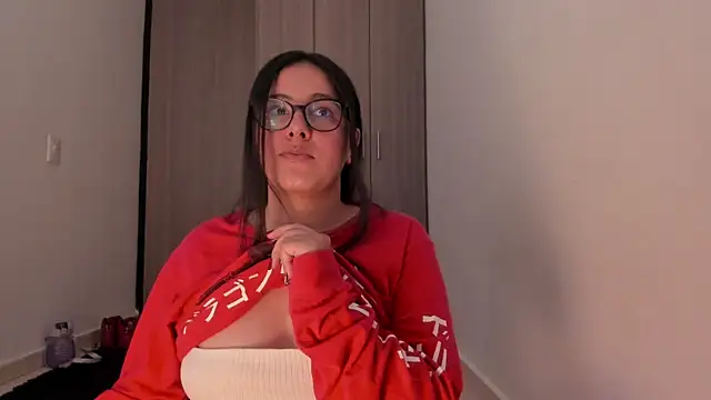 Snapshot of Venus_cat_ chatting on 10-11-25, 09:02 Venus cat online show from 10-11-25, 09:02