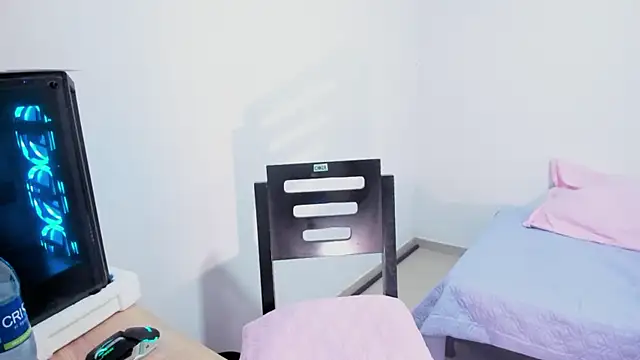 Snapshot of Venus_cat_ chatting on 10-18-25, 09:15 Venus cat online show from 10-18-25, 09:15