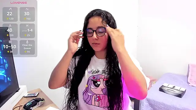 Snapshot of Venus_cat_ chatting on 10-28-25, 02:53 Venus cat online show from 10-28-25, 02:53