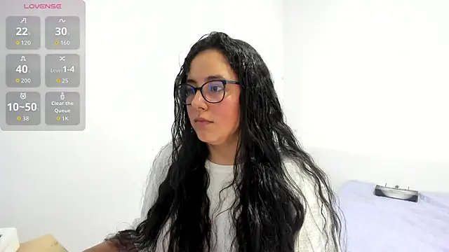 Snapshot of Venus_cat_ chatting on 10-30-25, 08:31 Venus cat online show from 10-30-25, 08:31