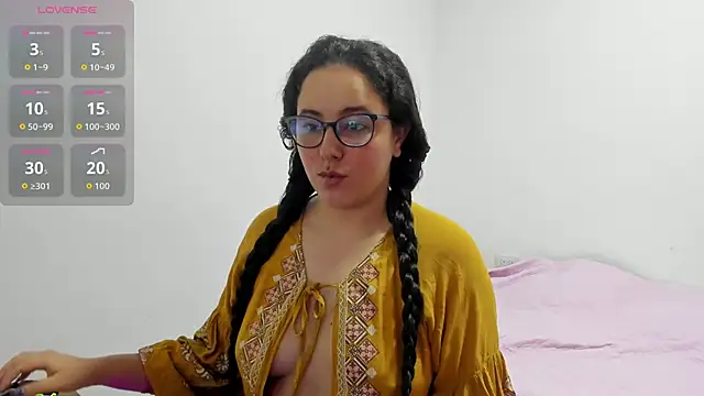 Snapshot of Venus_cat_ chatting on 11-09-25, 12:53 Venus cat online show from 11-09-25, 12:53