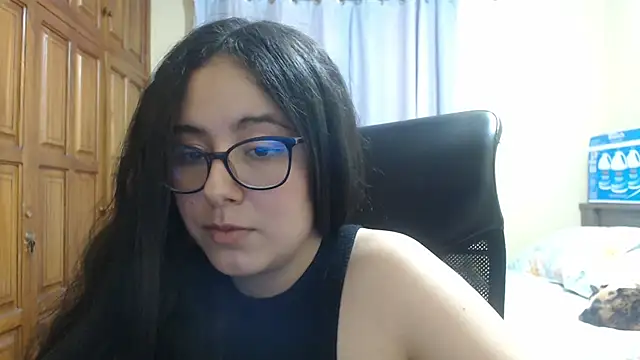 Snapshot of Venus_cat_ chatting on 12-01-25, 01:10 Venus cat online show from 12-01-25, 01:10