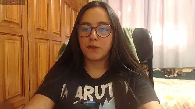 Snapshot of Venus_cat_ chatting on 12-13-25, 08:36 Venus cat online show from 12-13-25, 08:36