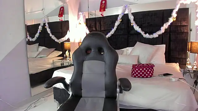 MayaCurvy online show from 11-16-25, 04:40