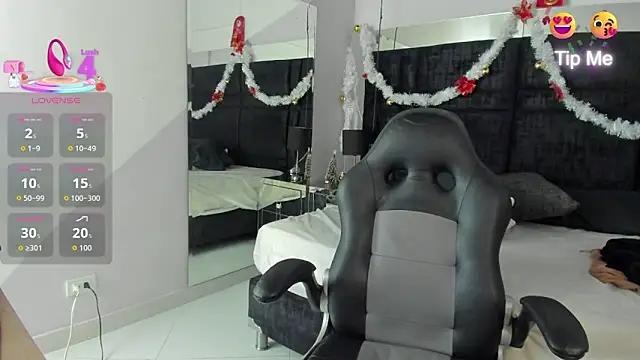 MayaCurvy online show from 12-21-25, 05:47