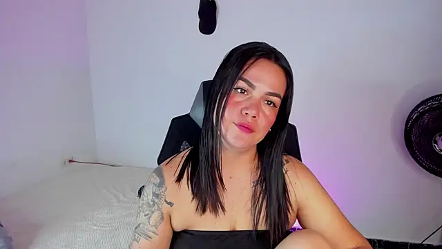 Snapshot of sweet_charm_ chatting on 12-14-25, 02:00 sweet charm online show from 12-14-25, 02:00