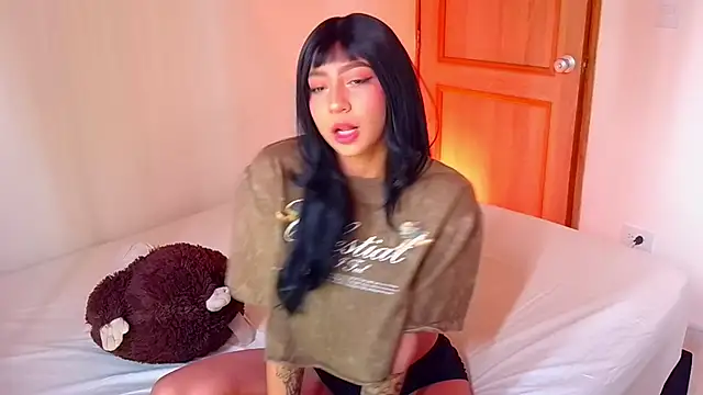 Snapshot of emma_web_ chatting on 10-23-25, 03:33 emma web  online show from 10-23-25, 03:33