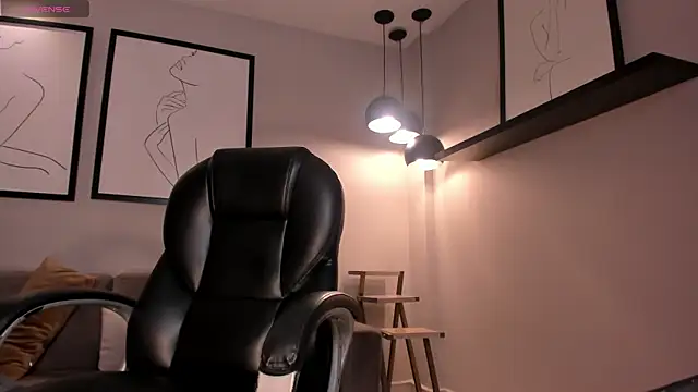 EmilyJohnsonX1 online show from 11-18-25, 03:01