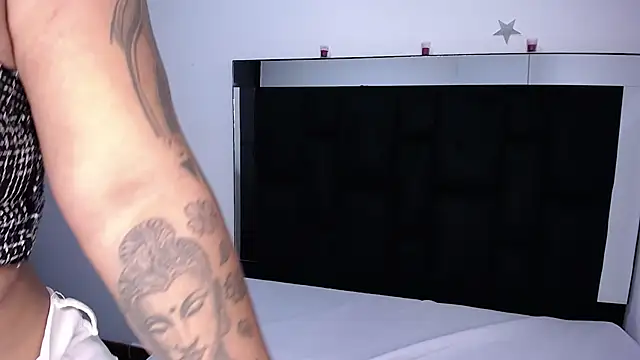 Snapshot of CataleyaMoonroe chatting on 10-03-25, 04:15 CataleyaMoonroe online show from 10-03-25, 04:15