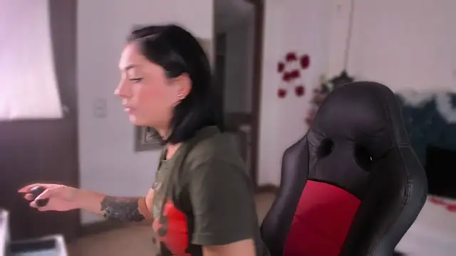 Snapshot of isaa_dl chatting on 12-17-25, 05:08 isaa dl online show from 12-17-25, 05:08