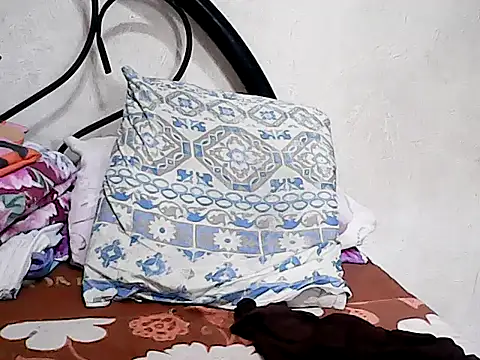 HornyPussie69 online show from 04-28-26, 02:27