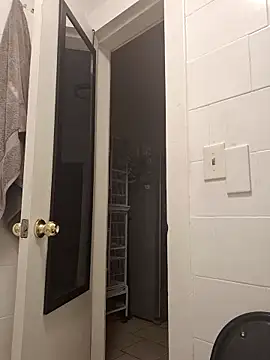 Snapshot of Curious9884 chatting on 10-09-25, 10:35 Curious9884 online show from 10-09-25, 10:35