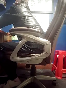 Snapshot of Curious9884 chatting on 11-12-25, 10:30 Curious9884 online show from 11-12-25, 10:30