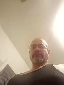 Snapshot of Curious9884 chatting on 01-15-26, 02:21 Curious9884 online show from 01-15-26, 02:21