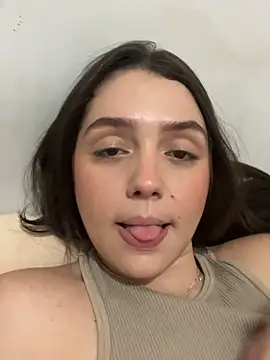 luiza barcelos online show from 10-17-25, 08:55