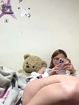 Snapshot of imariahot chatting on 10-10-25, 01:15 imariahot online show from 10-10-25, 01:15