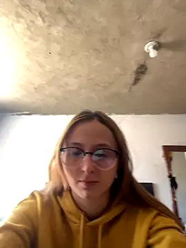 Snapshot of imariahot chatting on 10-15-25, 02:06 imariahot online show from 10-15-25, 02:06