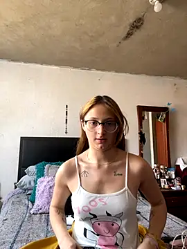 Snapshot of imariahot chatting on 10-22-25, 02:06 imariahot online show from 10-22-25, 02:06