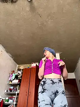 Snapshot of imariahot chatting on 10-24-25, 02:46 imariahot online show from 10-24-25, 02:46