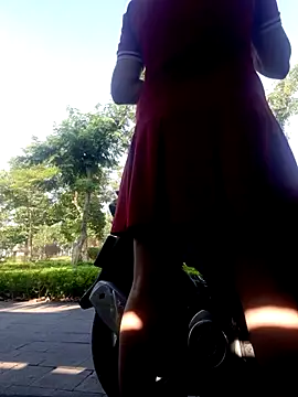 Snapshot of Zun_121 chatting on 10-18-25, 12:57 Zun 121 online show from 10-18-25, 12:57