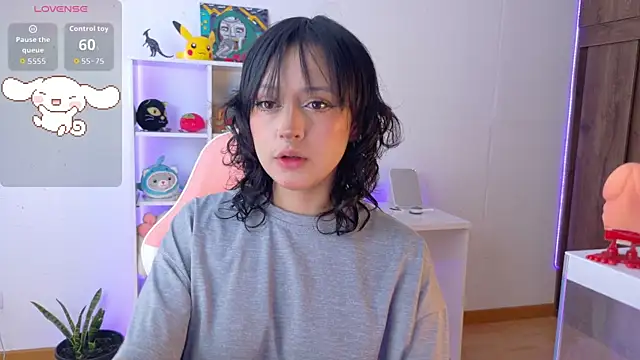 Sallie Doll online show from 10-04-25, 01:31