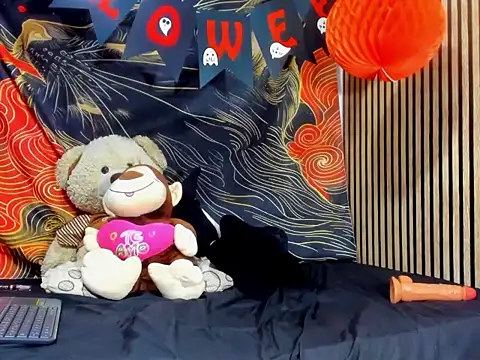 Roxanne  evans online show from 10-31-25, 01:28