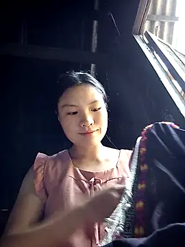 Snapshot of Hin_xx chatting on 10-13-25, 01:49 Hin xx online show from 10-13-25, 01:49