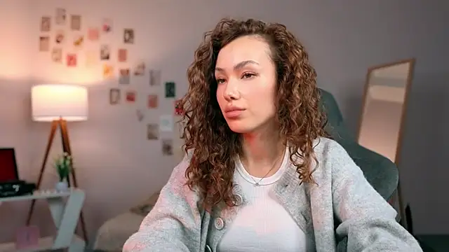 Snapshot of branchwithflowerss chatting on 10-01-25, 01:06 branchwithflowerss online show from 10-01-25, 01:06