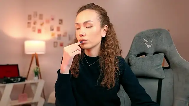 Snapshot of branchwithflowerss chatting on 10-02-25, 01:51 branchwithflowerss online show from 10-02-25, 01:51