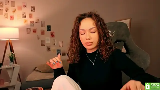 Snapshot of branchwithflowerss chatting on 10-28-25, 12:09 branchwithflowerss online show from 10-28-25, 12:09