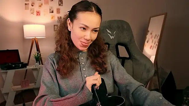 Snapshot of branchwithflowerss chatting on 11-24-25, 11:54 branchwithflowerss online show from 11-24-25, 11:54