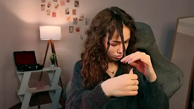 Snapshot of branchwithflowerss chatting on 11-26-25, 12:06 branchwithflowerss online show from 11-26-25, 12:06