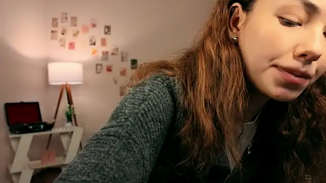 Snapshot of branchwithflowerss chatting on 11-28-25, 12:41 branchwithflowerss online show from 11-28-25, 12:41