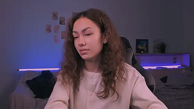 Snapshot of branchwithflowerss chatting on 11-30-25, 05:55 branchwithflowerss online show from 11-30-25, 05:55