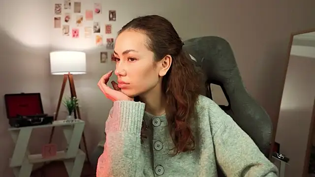 Snapshot of branchwithflowerss chatting on 12-16-25, 12:32 branchwithflowerss online show from 12-16-25, 12:32