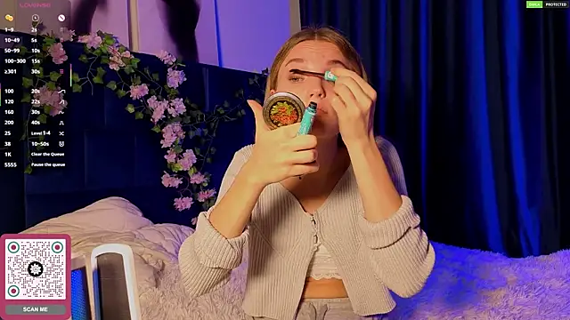 JulieLupo online show from 10-28-25, 06:06