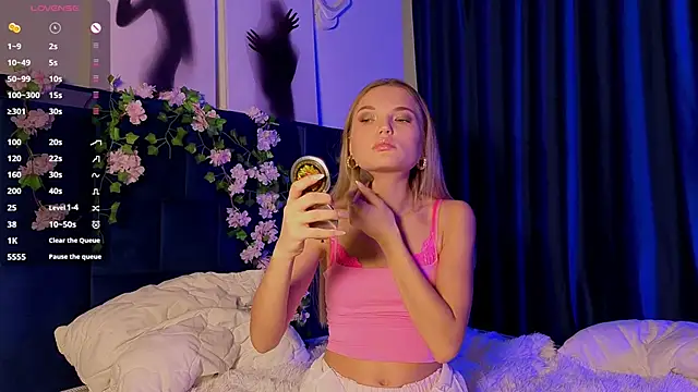 JulieLupo online show from 10-29-25, 06:15