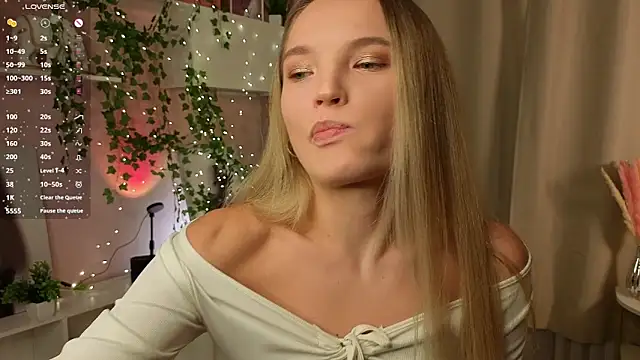 JulieLupo online show from 11-14-25, 06:12