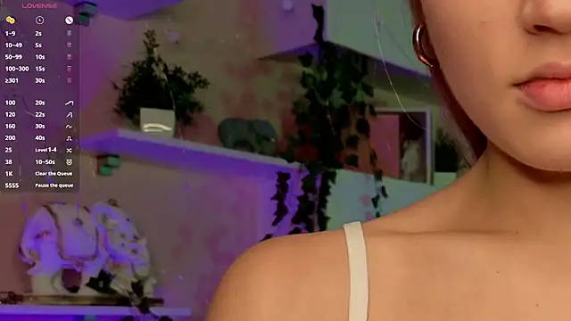 JulieLupo online show from 12-05-25, 06:11