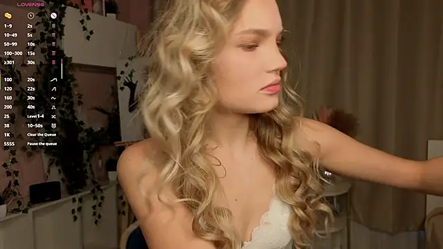 JulieLupo online show from 12-19-25, 06:09