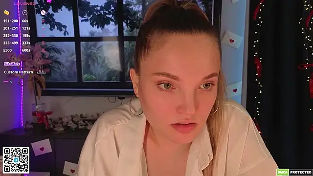 JulieLupo online show from 04-25-26, 01:41