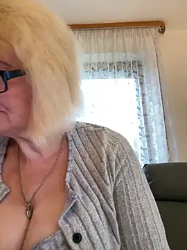 BoloshkaBlonda online show from 11-17-25, 01:50